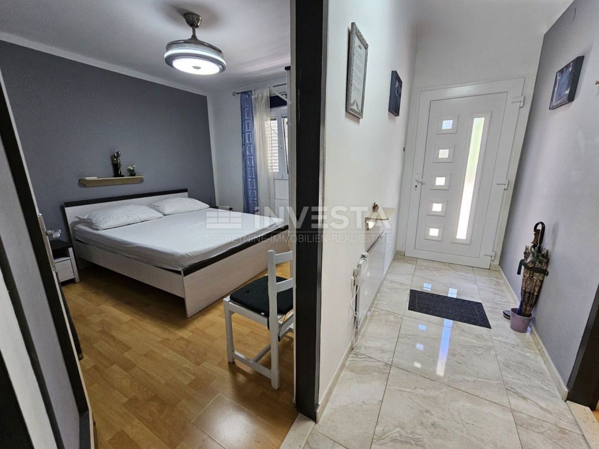 Fažana, appartamento al piano terra con giardino, vicino al centro e alle spiagge