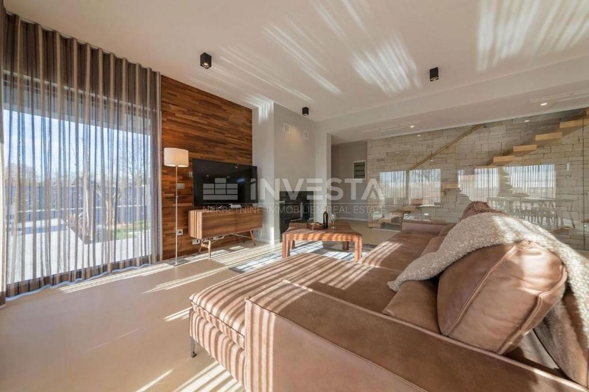 Villa moderna vicino al mare