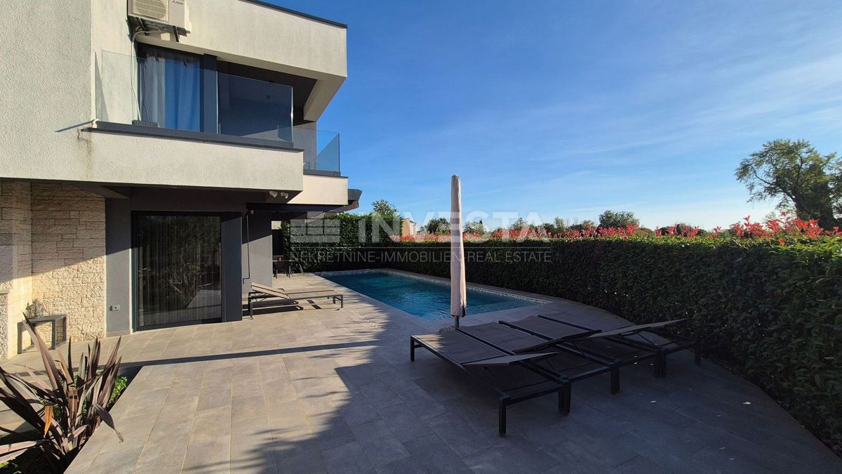 Villa moderna vicino al mare