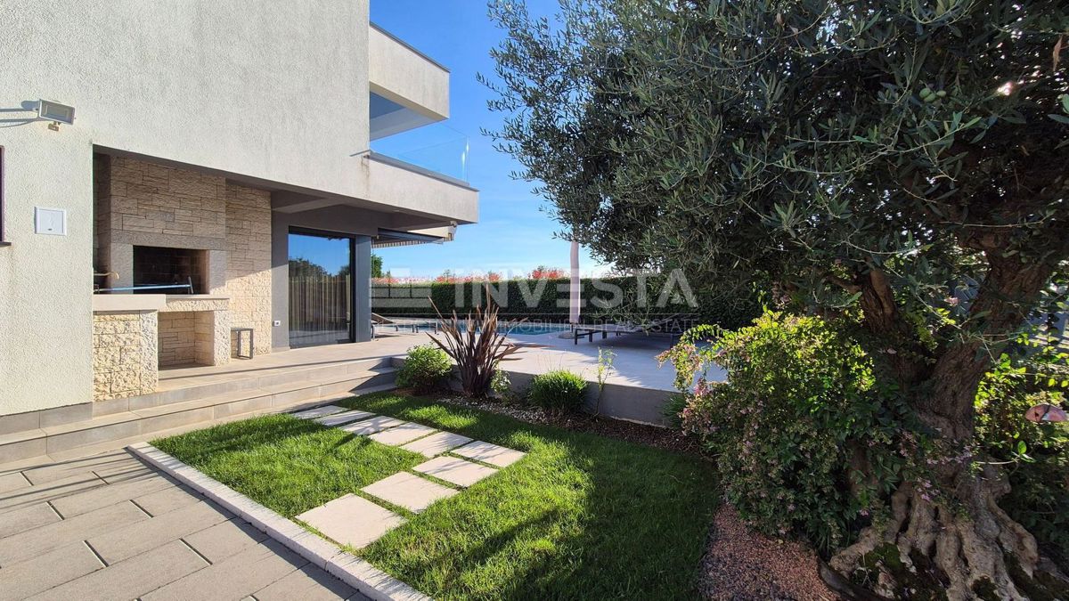 Villa moderna vicino al mare