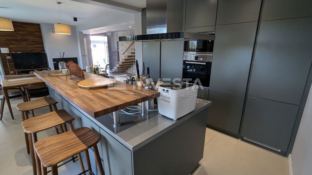 Villa moderna vicino al mare