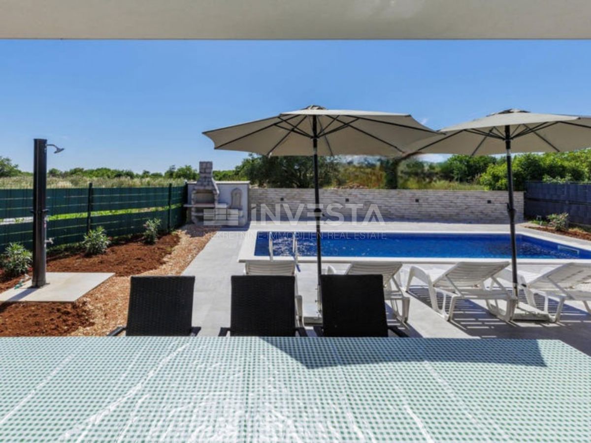 Dignano, villa indipendente al piano terra con piscina, nuova costruzione