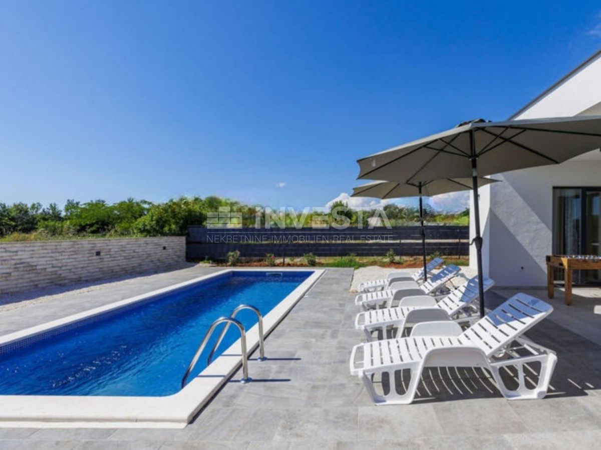 Dignano, villa indipendente al piano terra con piscina, nuova costruzione