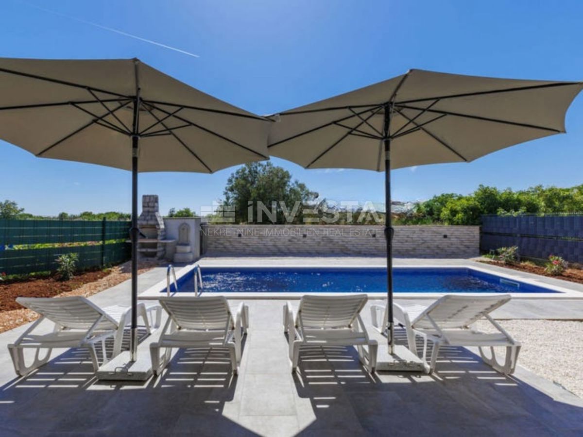 Dignano, villa indipendente al piano terra con piscina, nuova costruzione