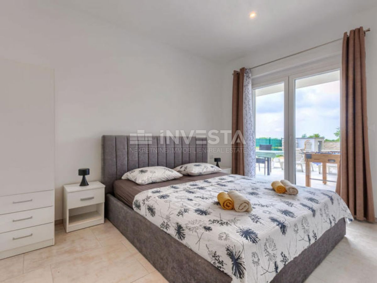 Dignano, villa indipendente al piano terra con piscina, nuova costruzione