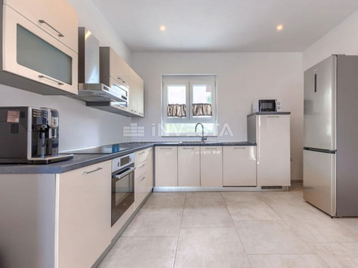 Dignano, villa indipendente al piano terra con piscina, nuova costruzione