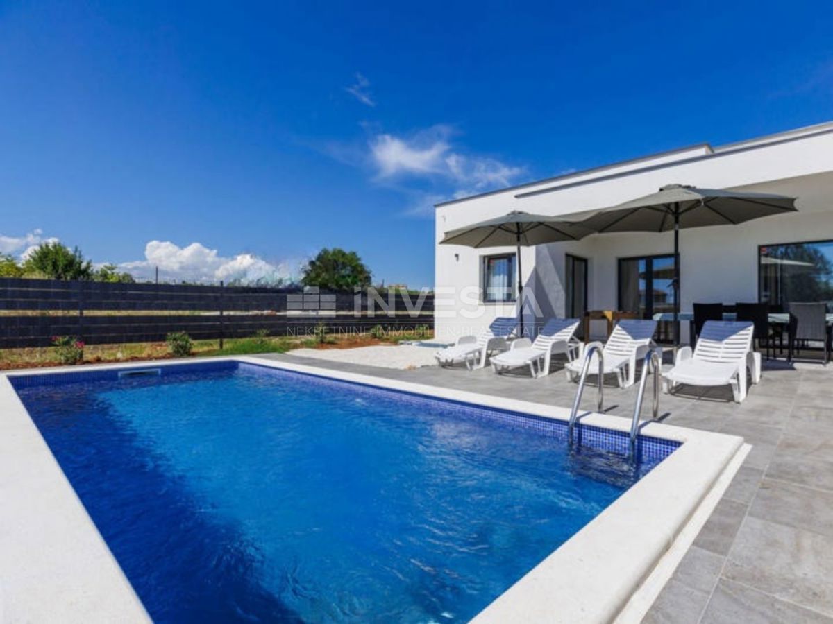 Dignano, villa indipendente al piano terra con piscina, nuova costruzione