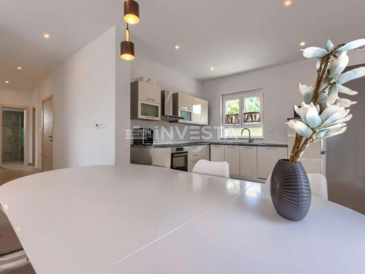 Dignano, villa indipendente al piano terra con piscina, nuova costruzione