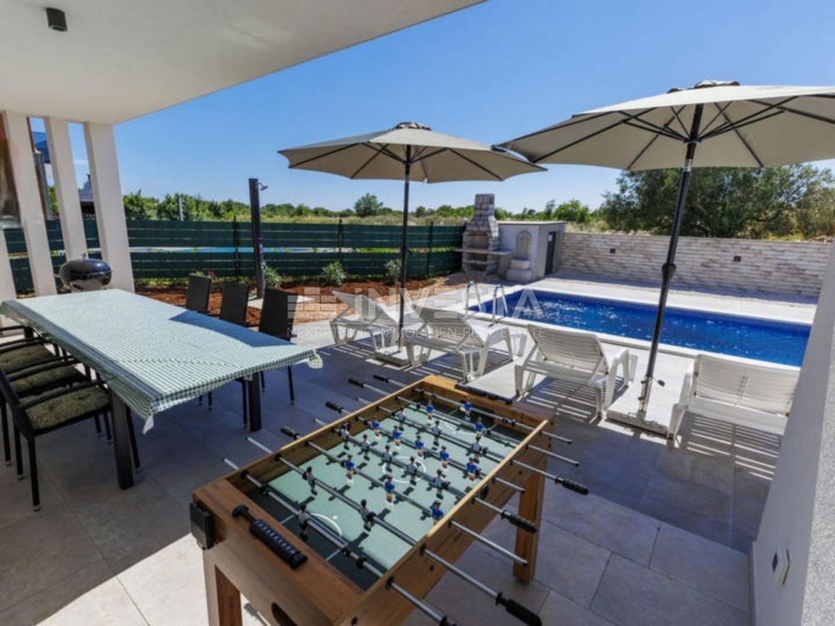 Dignano, villa indipendente al piano terra con piscina, nuova costruzione