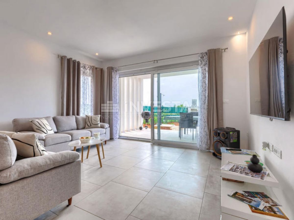 Dignano, villa indipendente al piano terra con piscina, nuova costruzione