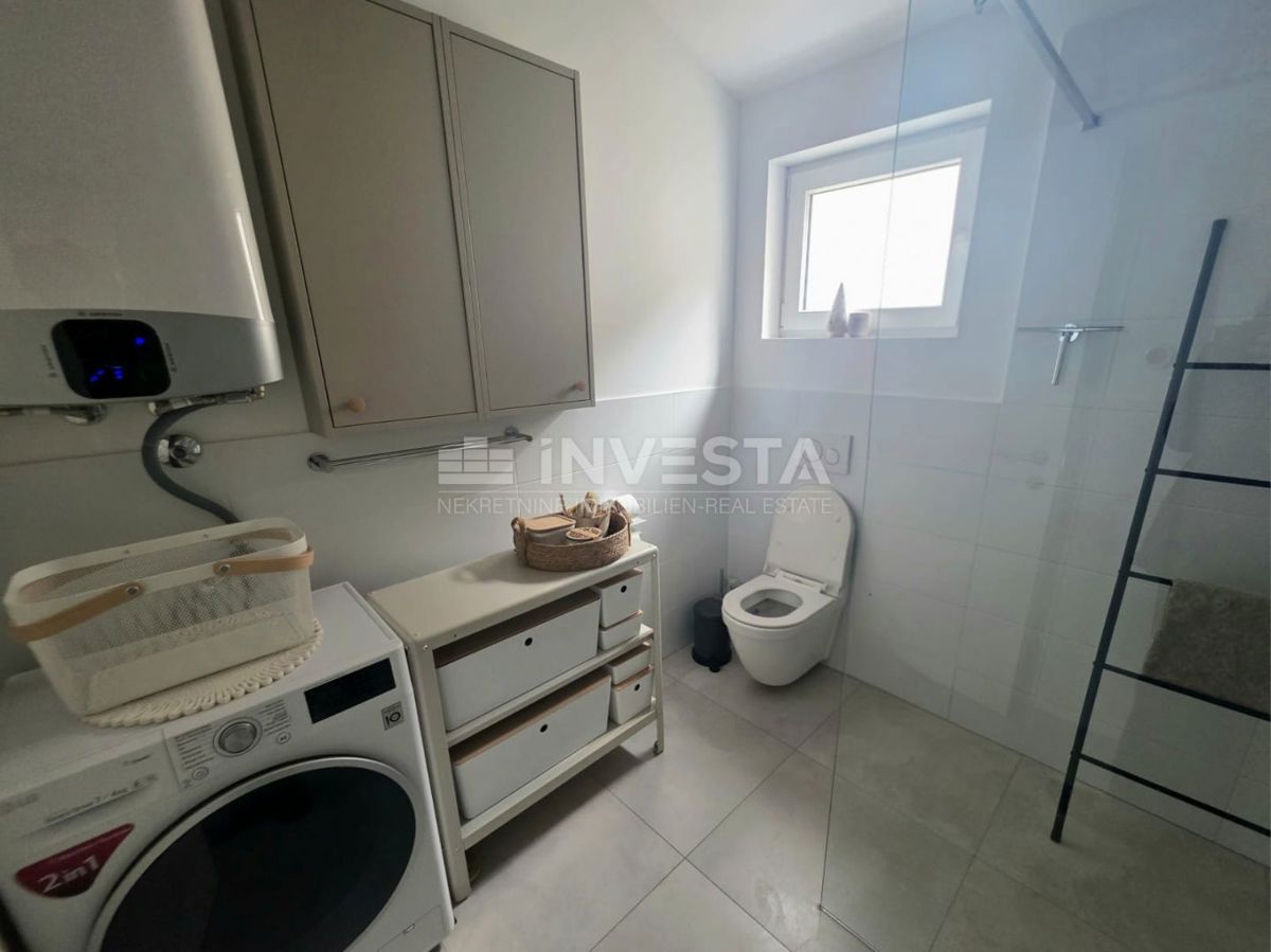 Peroj, appartamento ben attrezzato con vista mare, a 1 km dalla spiaggia