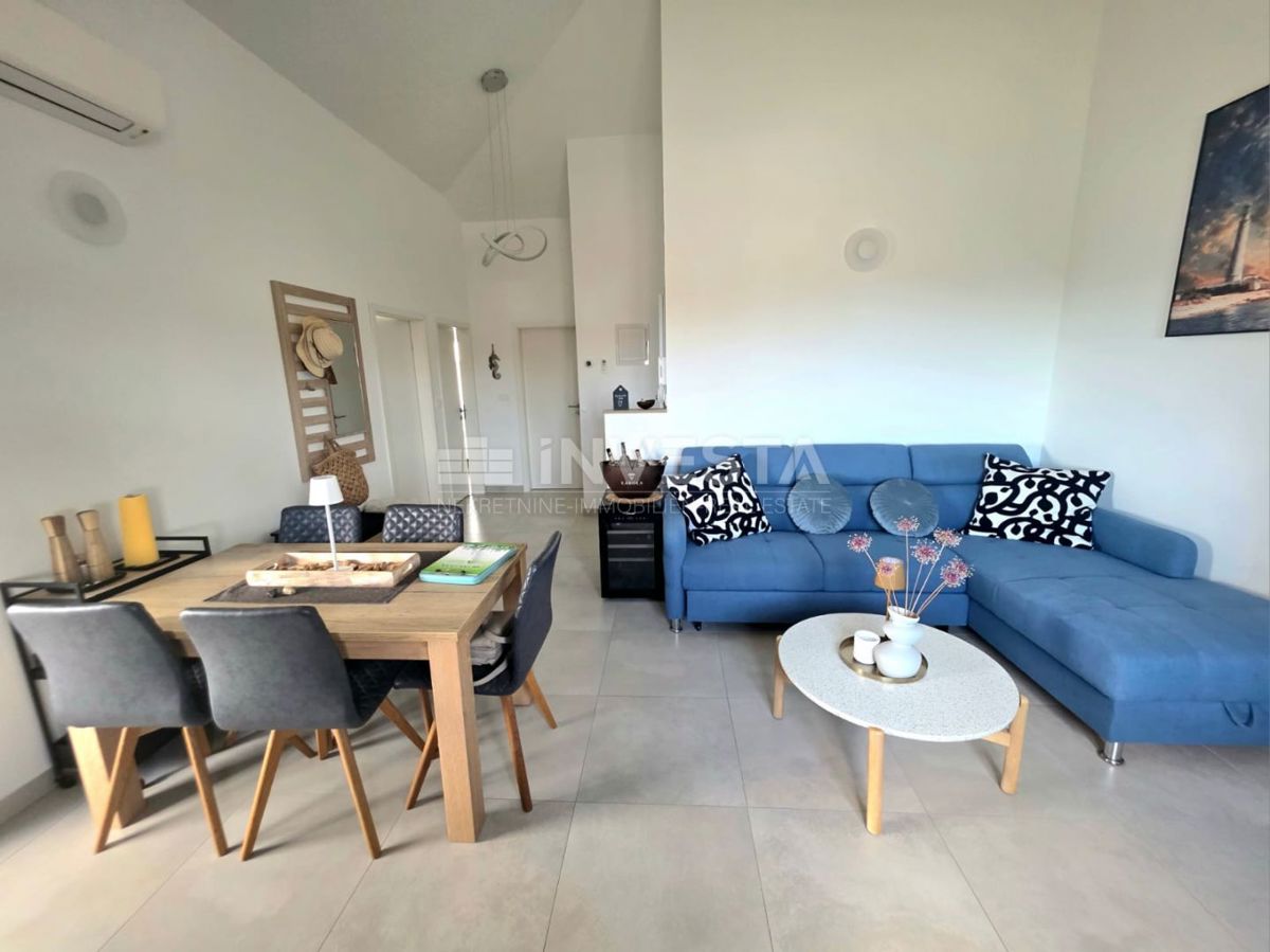 Peroj, appartamento ben attrezzato con vista mare, a 1 km dalla spiaggia