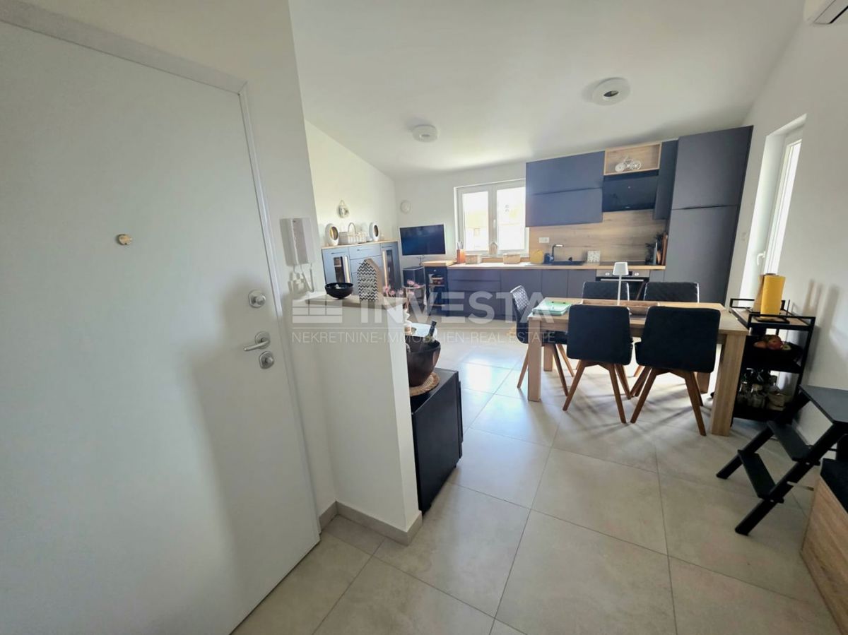 Peroj, appartamento ben attrezzato con vista mare, a 1 km dalla spiaggia