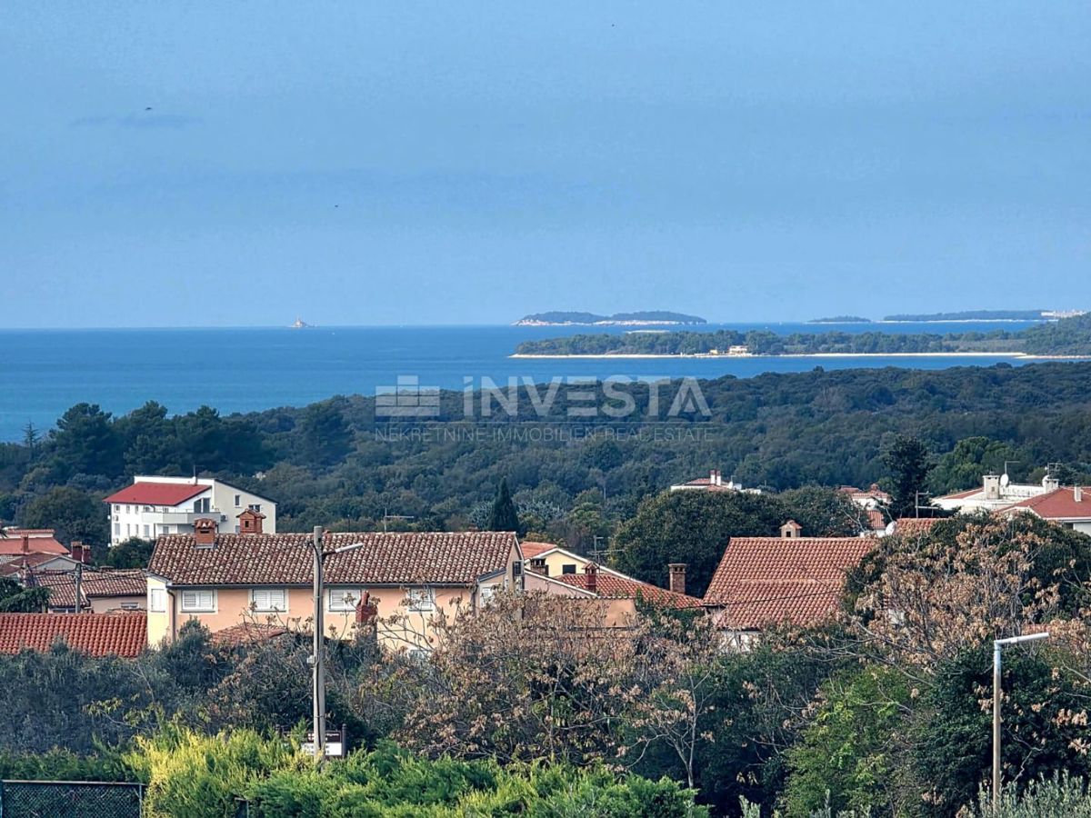 Peroj, appartamento ben attrezzato con vista mare, a 1 km dalla spiaggia