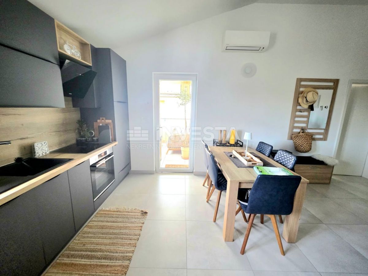 Peroj, appartamento ben attrezzato con vista mare, a 1 km dalla spiaggia