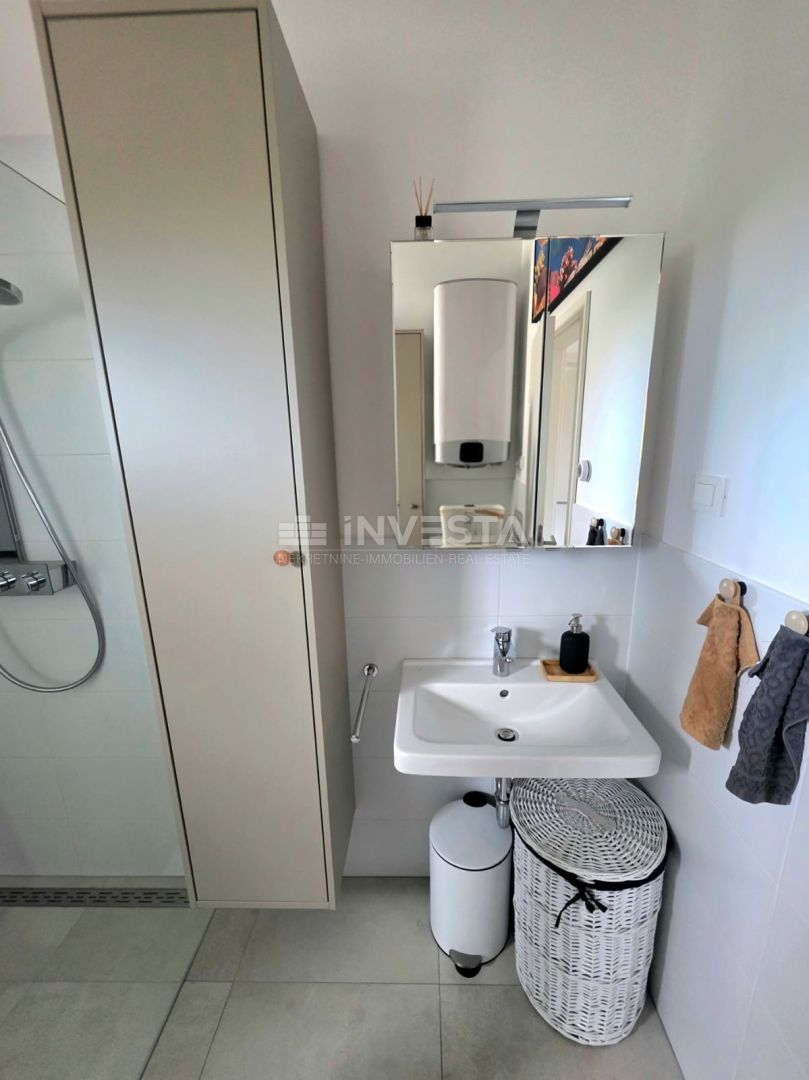 Peroj, appartamento ben attrezzato con vista mare, a 1 km dalla spiaggia