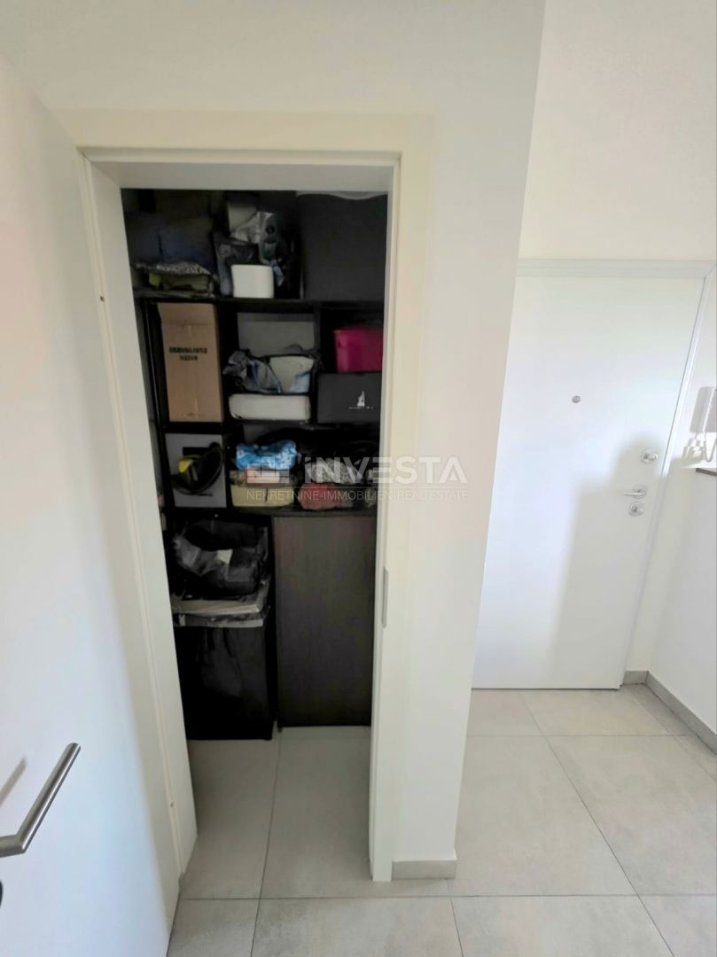 Peroj, appartamento ben attrezzato con vista mare, a 1 km dalla spiaggia