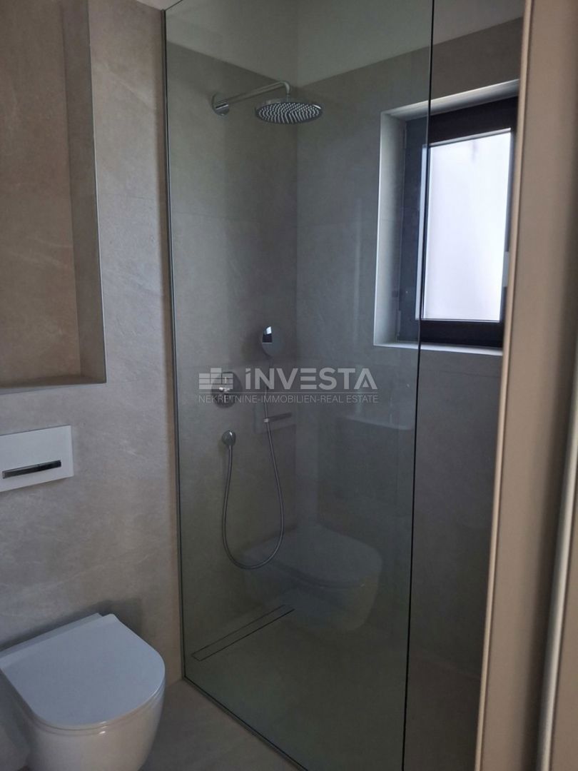 Medolino, Promontore, appartamento di 95 m² con piscina privata, giardino e 2 posti auto
