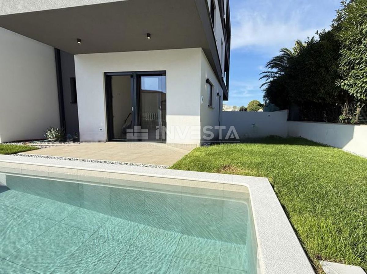 Medolino, Promontore, appartamento di 95 m² con piscina privata, giardino e 2 posti auto