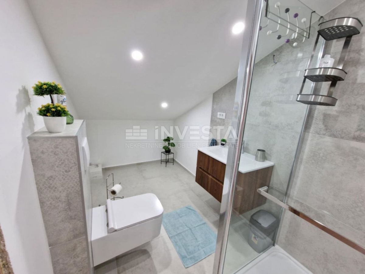 Pola, Veli Vrh, appartamento con tre camere di 114 m²