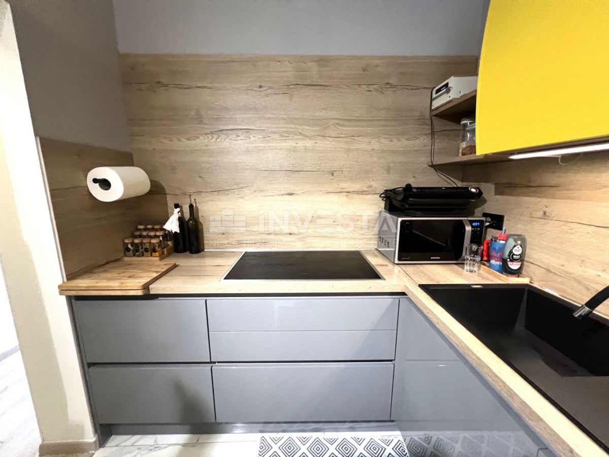 Pola, Veli Vrh, appartamento con tre camere di 114 m²