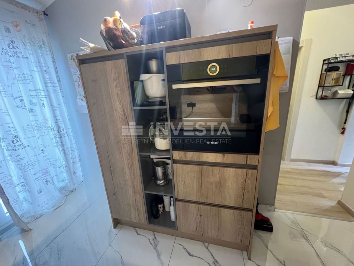 Pola, Veli Vrh, appartamento con tre camere di 114 m²