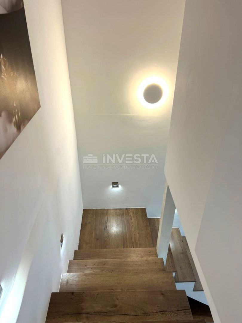 Pola, Veli Vrh, appartamento con tre camere di 114 m²