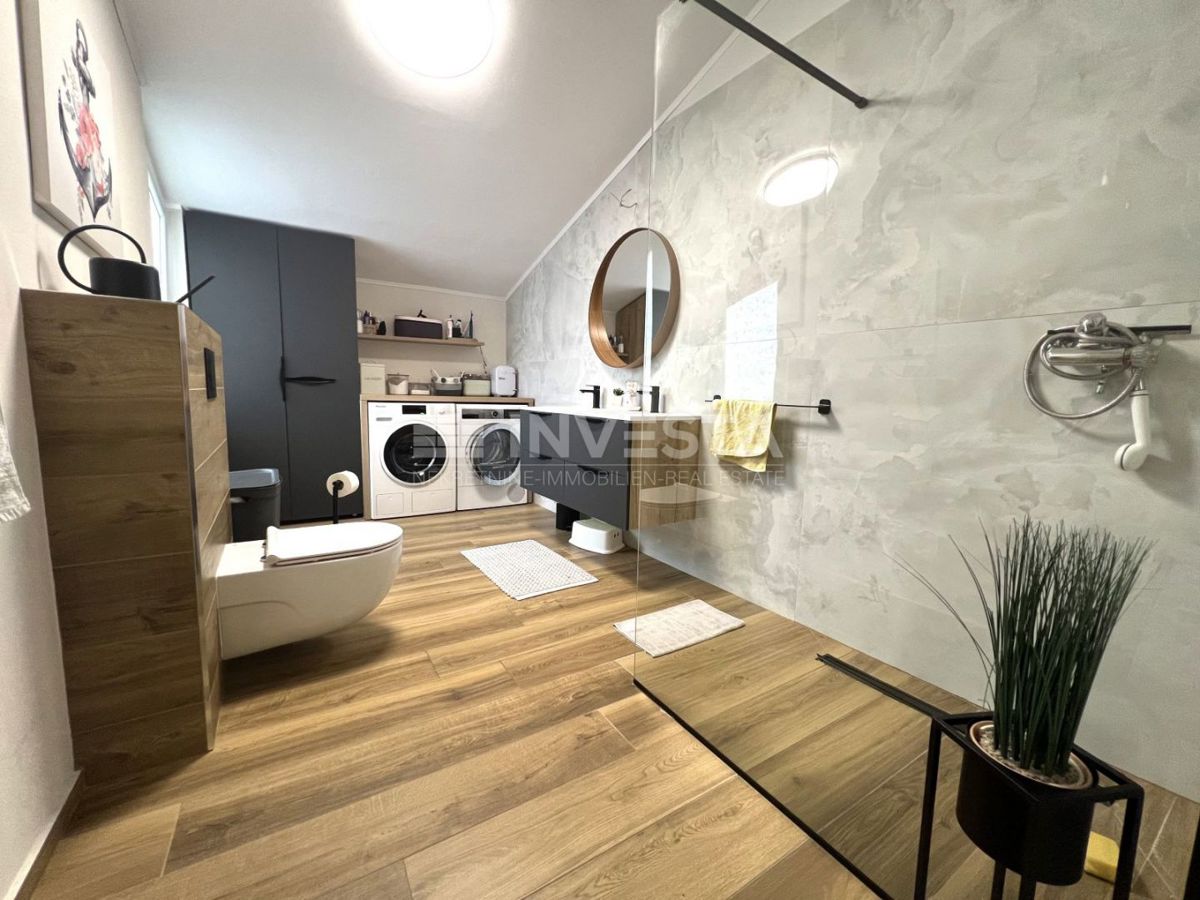 Pola, Veli Vrh, appartamento con tre camere di 114 m²