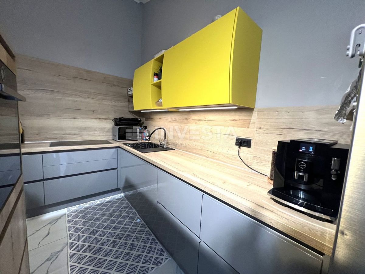 Pola, Veli Vrh, appartamento con tre camere di 114 m²