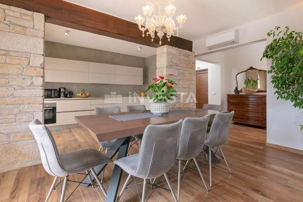 Villa di design con vista mare