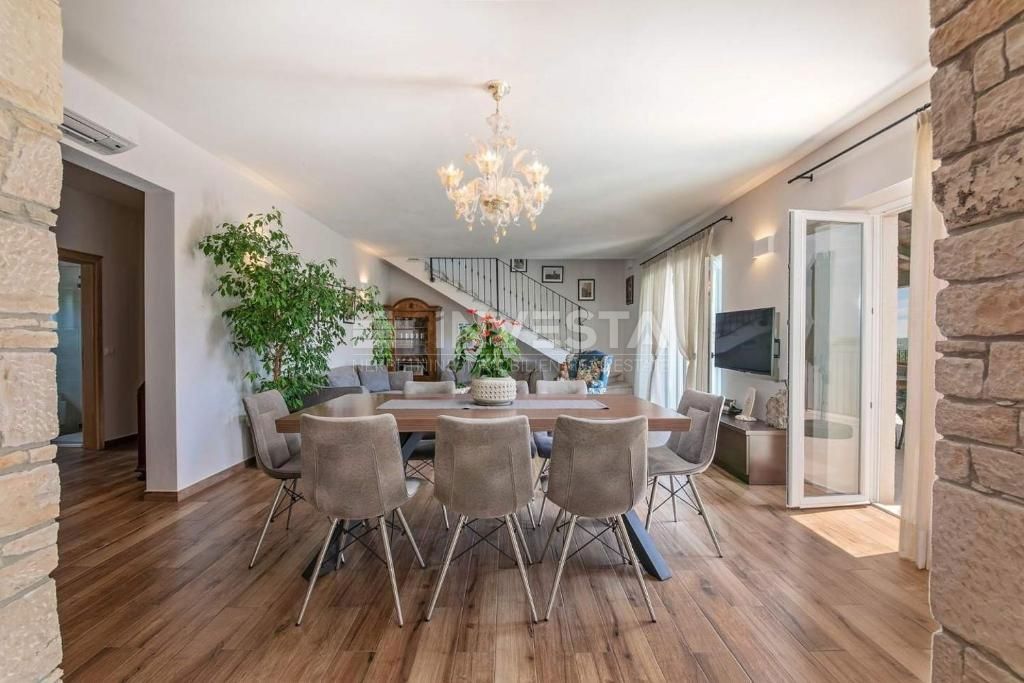 Villa di design con vista mare