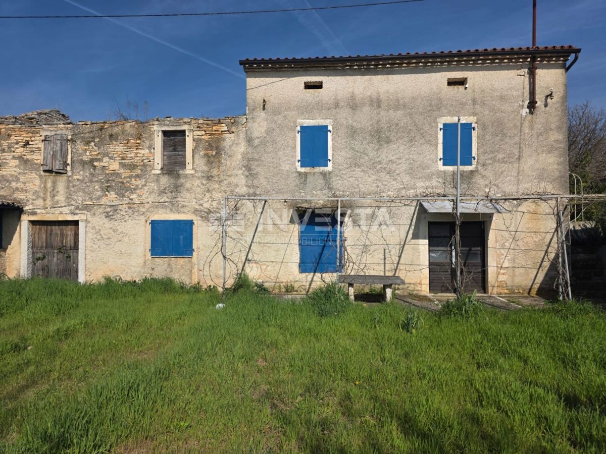 Casa in pietra con ampio terreno nel cuore dell’Istria