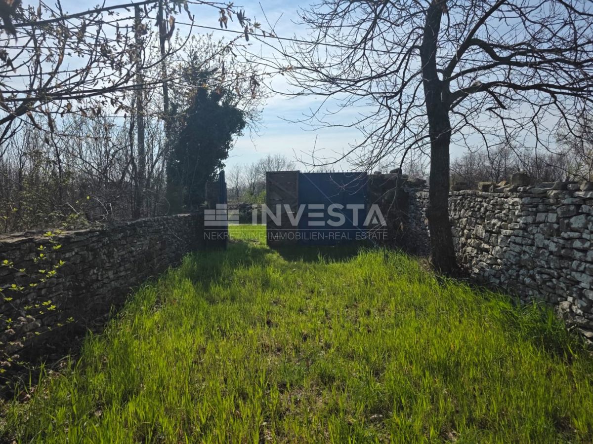 Casa in pietra con ampio terreno nel cuore dell’Istria