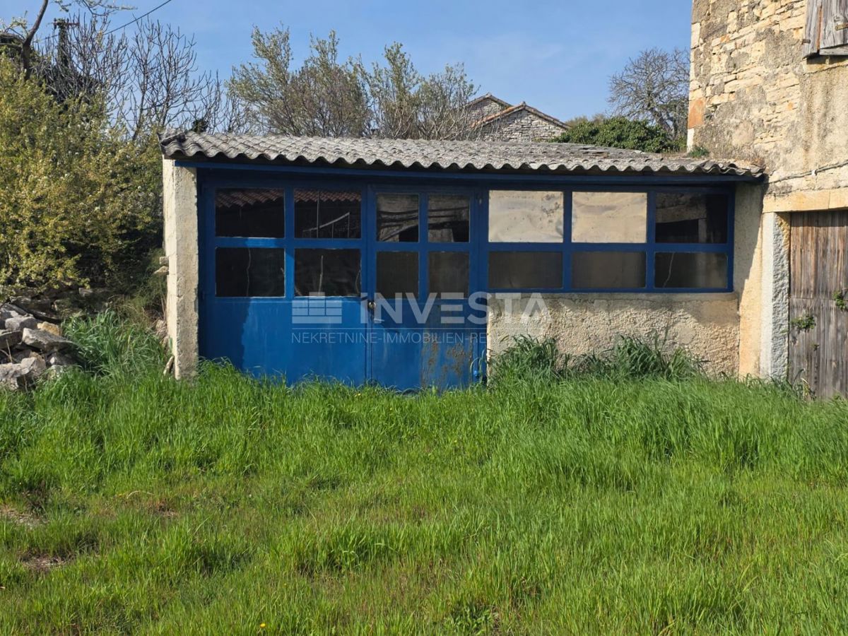 Casa in pietra con ampio terreno nel cuore dell’Istria