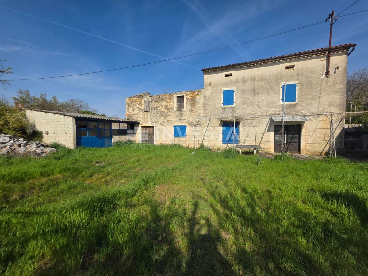 Casa in pietra con ampio terreno nel cuore dell’Istria