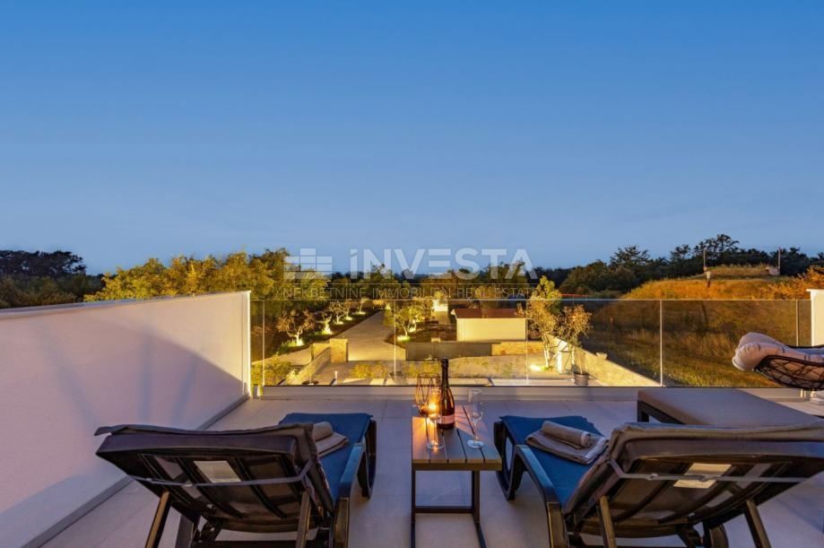 Dintorni di Svetvinčent, lussuosa villa con piscina immersa nel verde