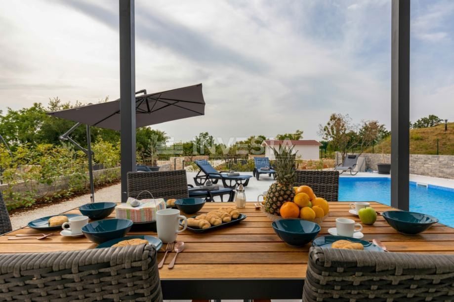 Dintorni di Svetvinčent, lussuosa villa con piscina immersa nel verde