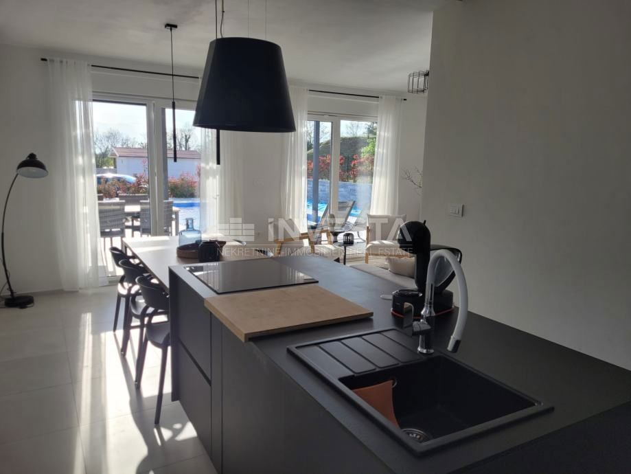 Dintorni di Svetvinčent, lussuosa villa con piscina immersa nel verde