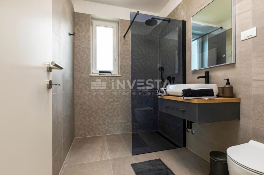 Dintorni di Svetvinčent, lussuosa villa con piscina immersa nel verde