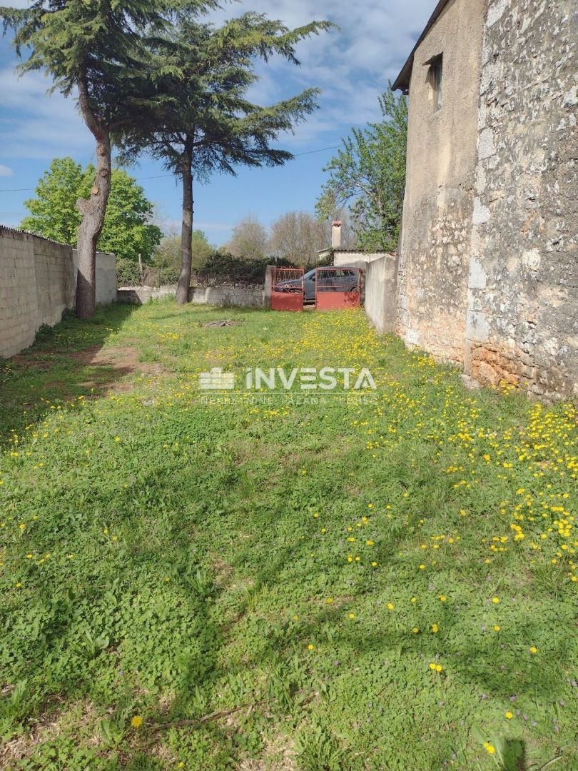 Zona di Visignano, vecchia casa a schiera istriana da ristrutturare