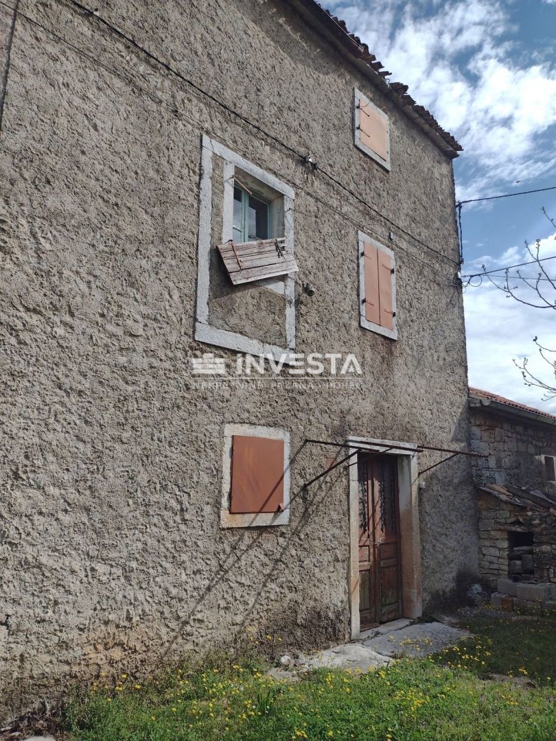 Zona di Visignano, vecchia casa a schiera istriana da ristrutturare