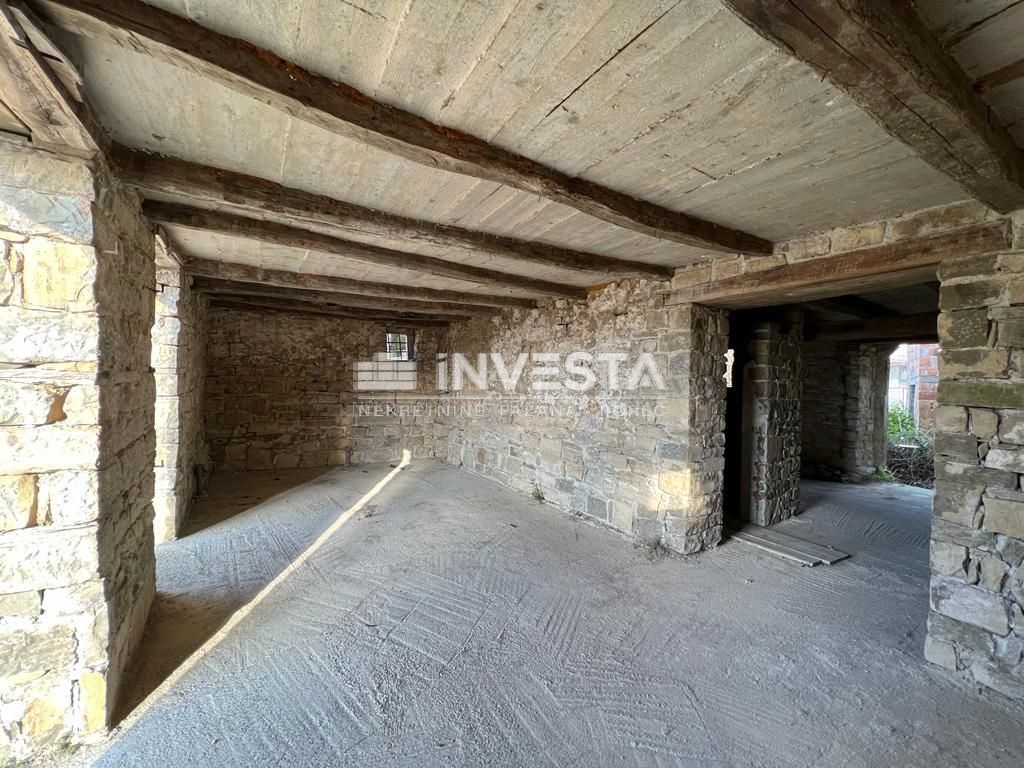 Zona di Montona, unica casa in pietra d'Istria con una vista meravigliosa