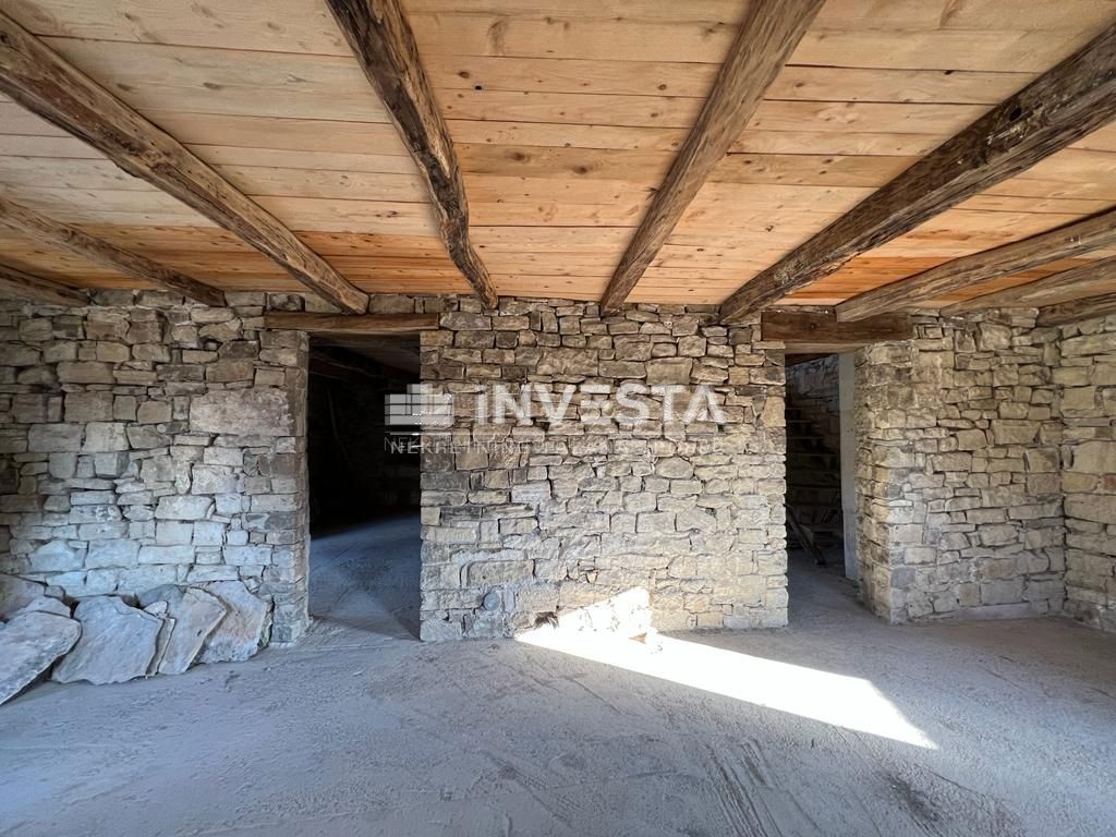 Zona di Montona, unica casa in pietra d'Istria con una vista meravigliosa