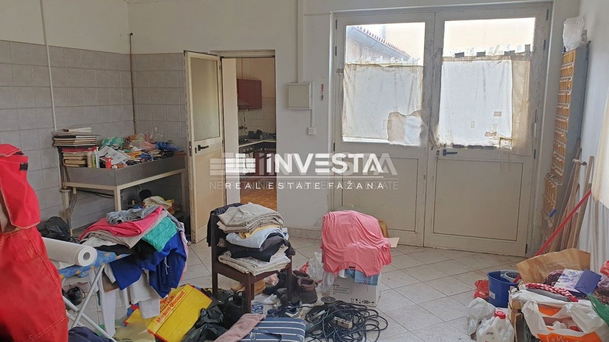 Zona di Pula, Casa indipendente su un terreno edificabile di 1150 m2