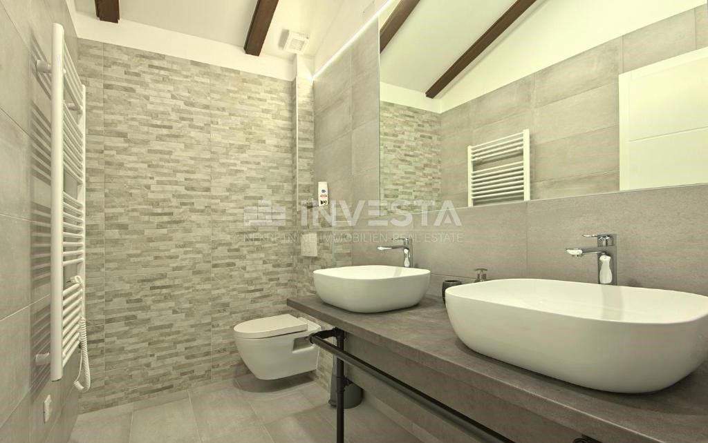 Zona di Parenzo, casa con piscina e vista mare