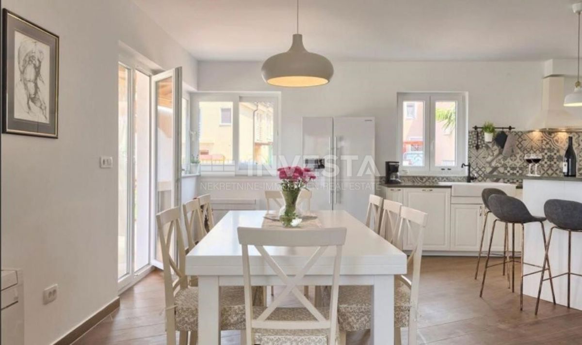 Zona di Parenzo, casa con piscina e vista mare