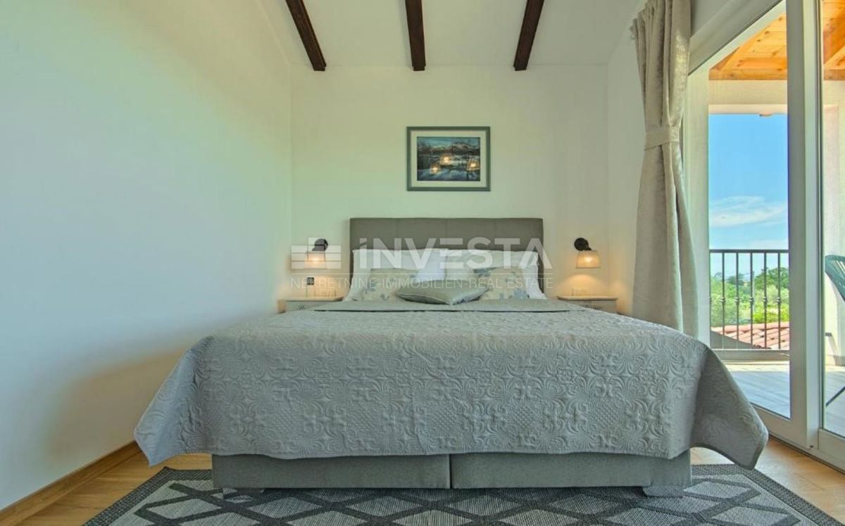 Zona di Parenzo, casa con piscina e vista mare