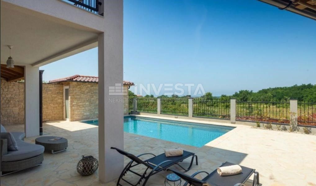 Zona di Parenzo, casa con piscina e vista mare
