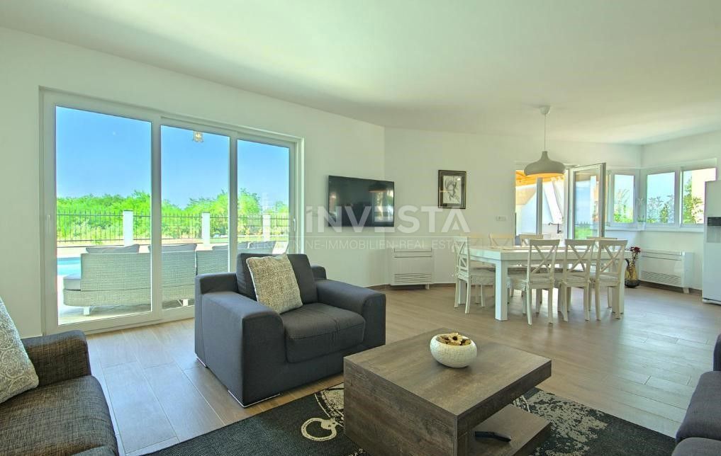 Zona di Parenzo, casa con piscina e vista mare