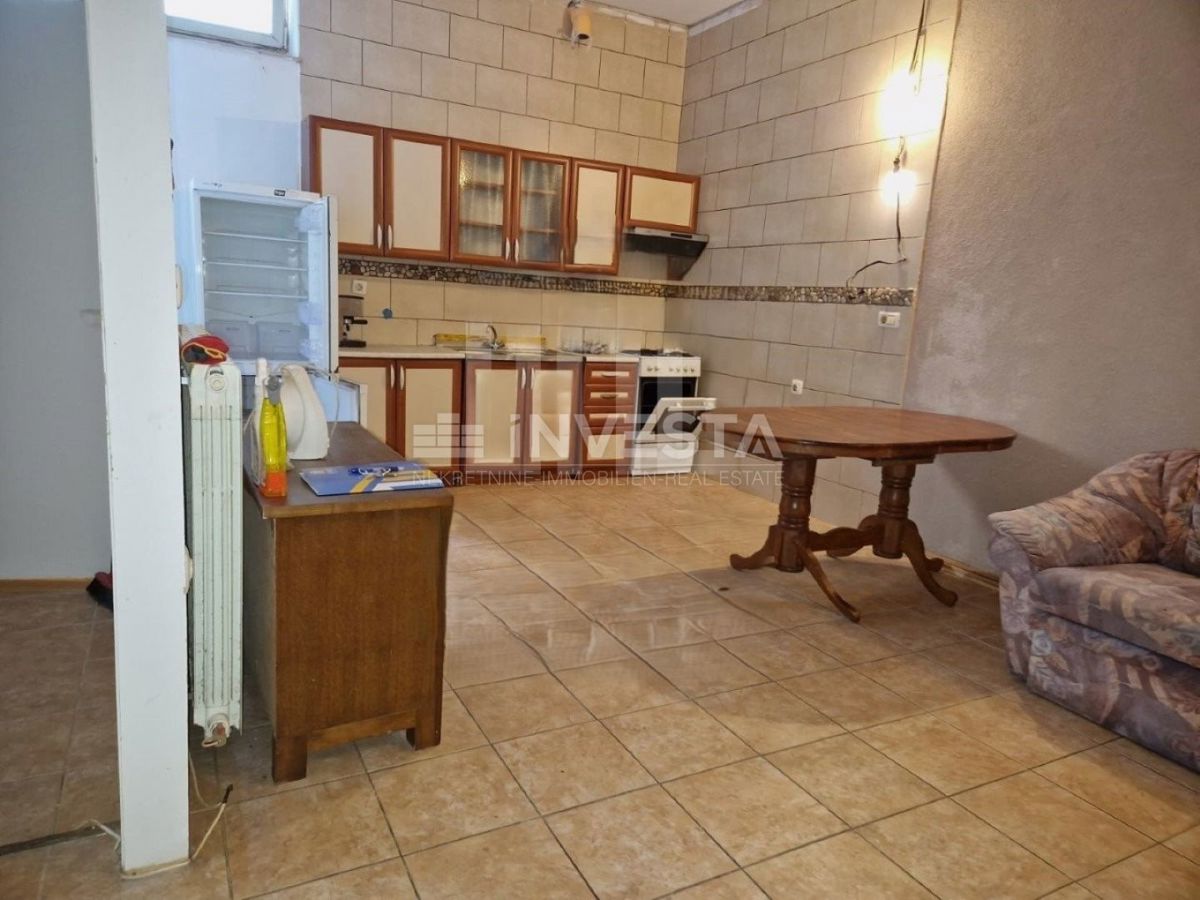 Pola, Gregovica, appartamento economico nel seminterrato vicino al centro città